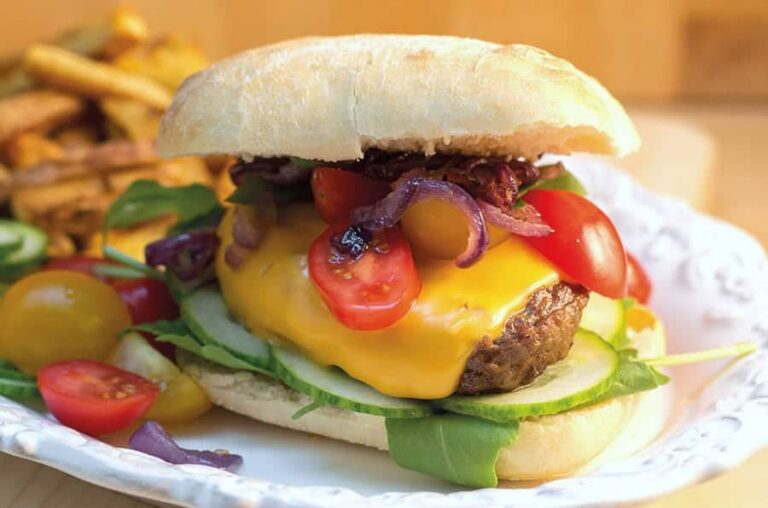 Hamburger Torentjes Met Gegrilde Koolrabi En Pastinaak Frietjes