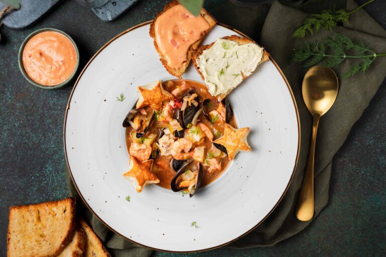 Bouillabaisse met rouille, citroenboter en toast