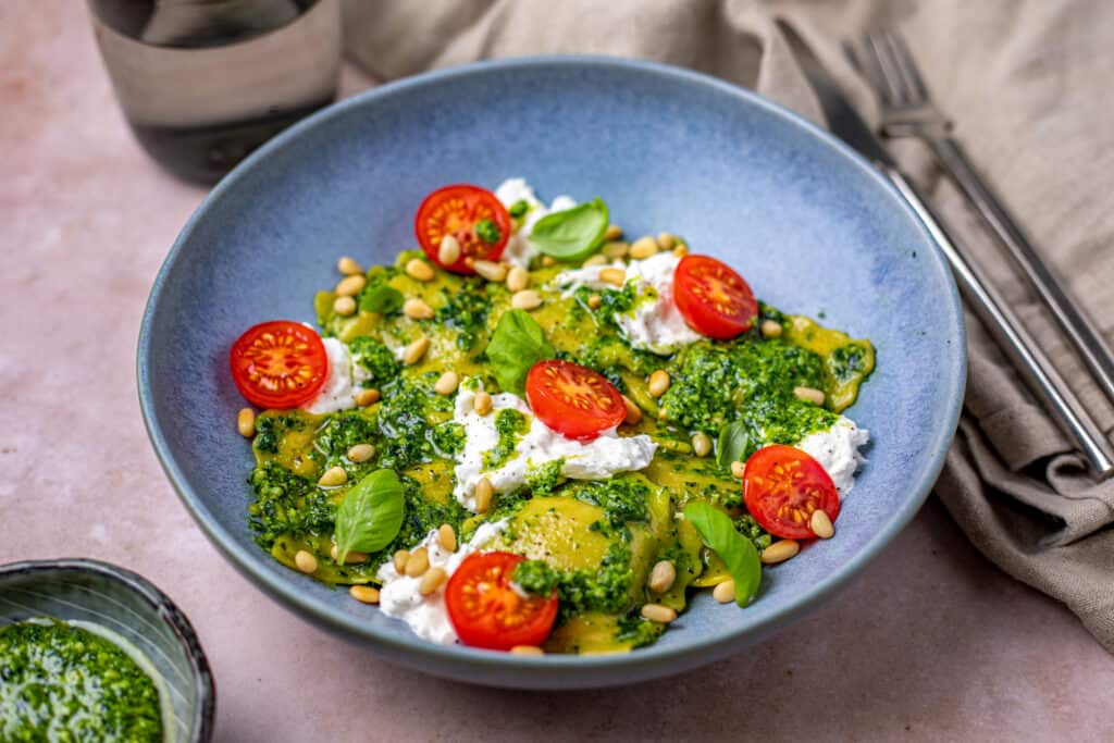 Ravioli With Spinach Pesto Burrata And Honey Tomatoes Archyde 