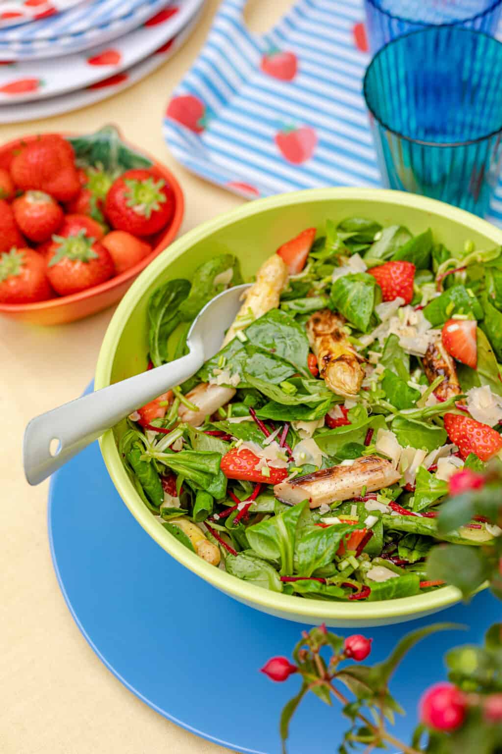 Salade Met Aardbeien Gegrilde Asperges En Oude Kaas Francesca Kookt