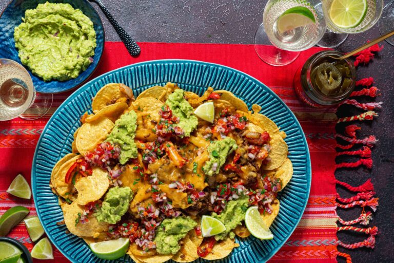 Loaded nacho’s met gehakt, paprika en pico de gallo