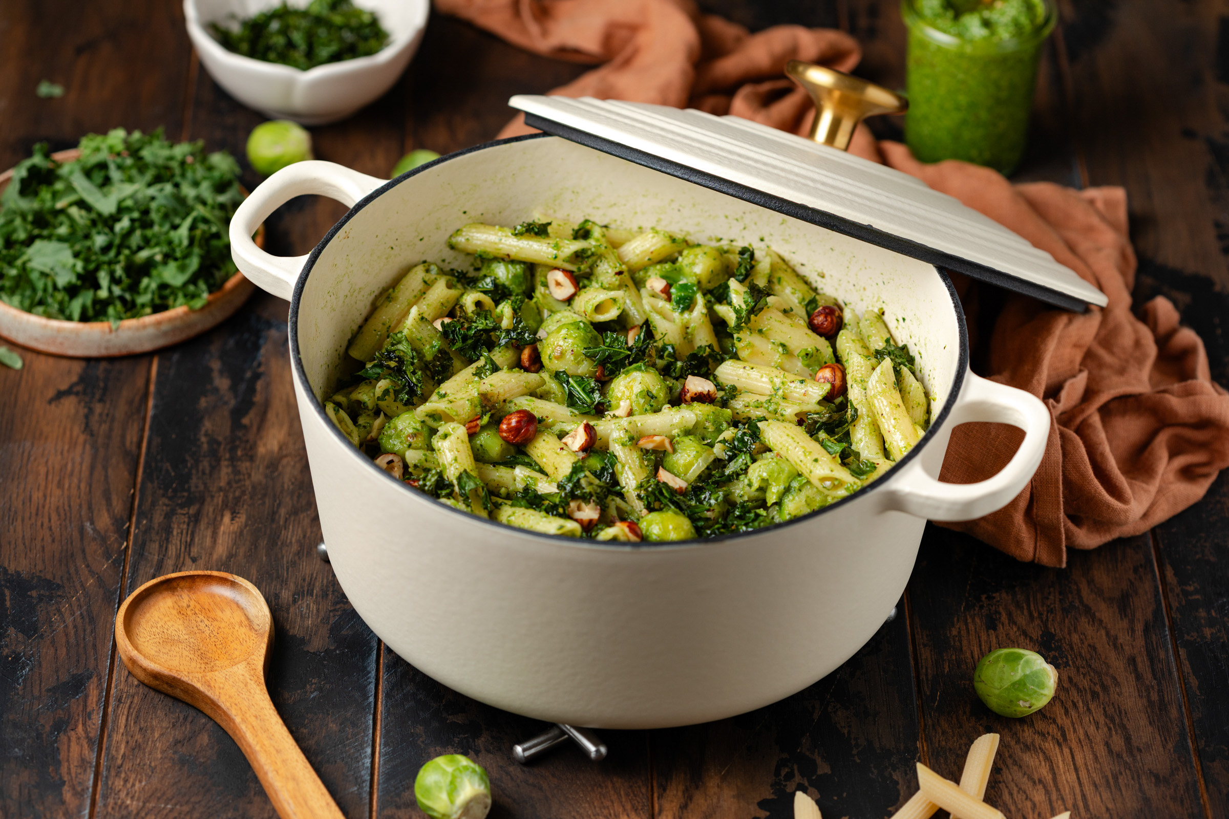 Pasta met spruitjes en boerenkoolpesto