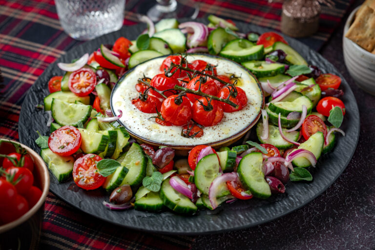 Griekse kerstsalade met Looye Honingtomaten en opgeklopte feta