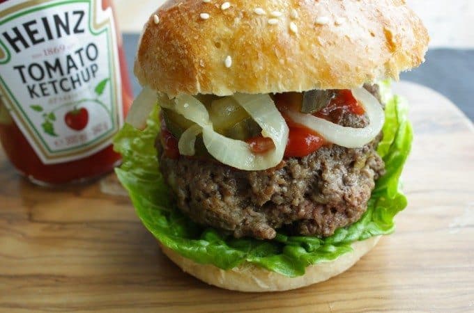 Surinaamse-burger-1-680x450